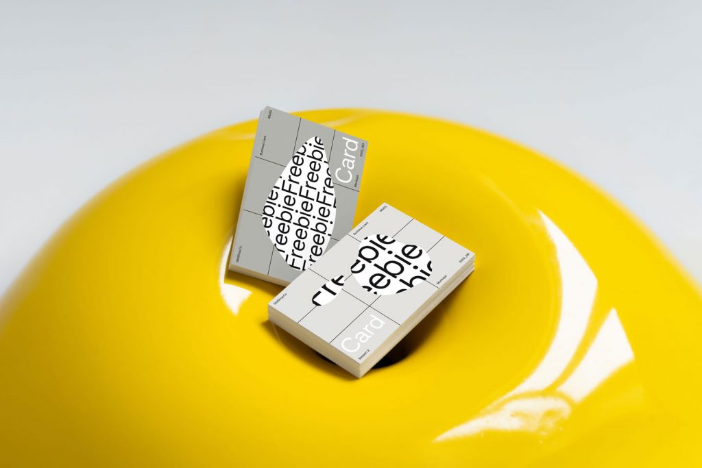 Kostenloses Mockup für eine Pappröhre von Pixaden