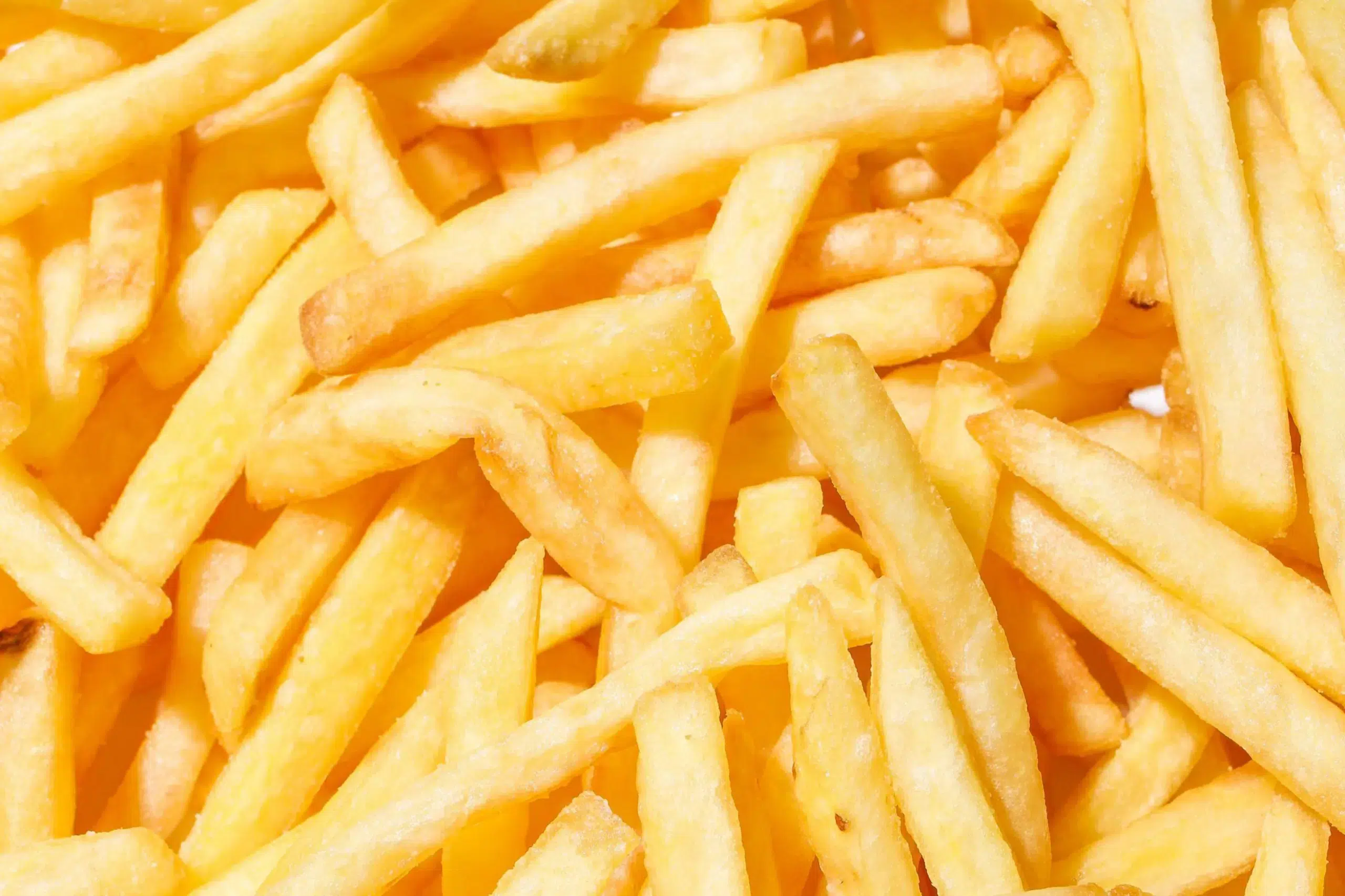 Bild zeigt Pommes frites zur Einführung des Artikels „Wie Ogilvy Psychologie nutzte, um den Verkauf von KFC-Pommes frites um 56% zu steigern“